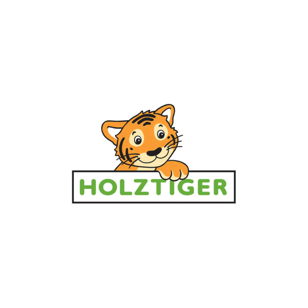 Holztiger Feeding Goose