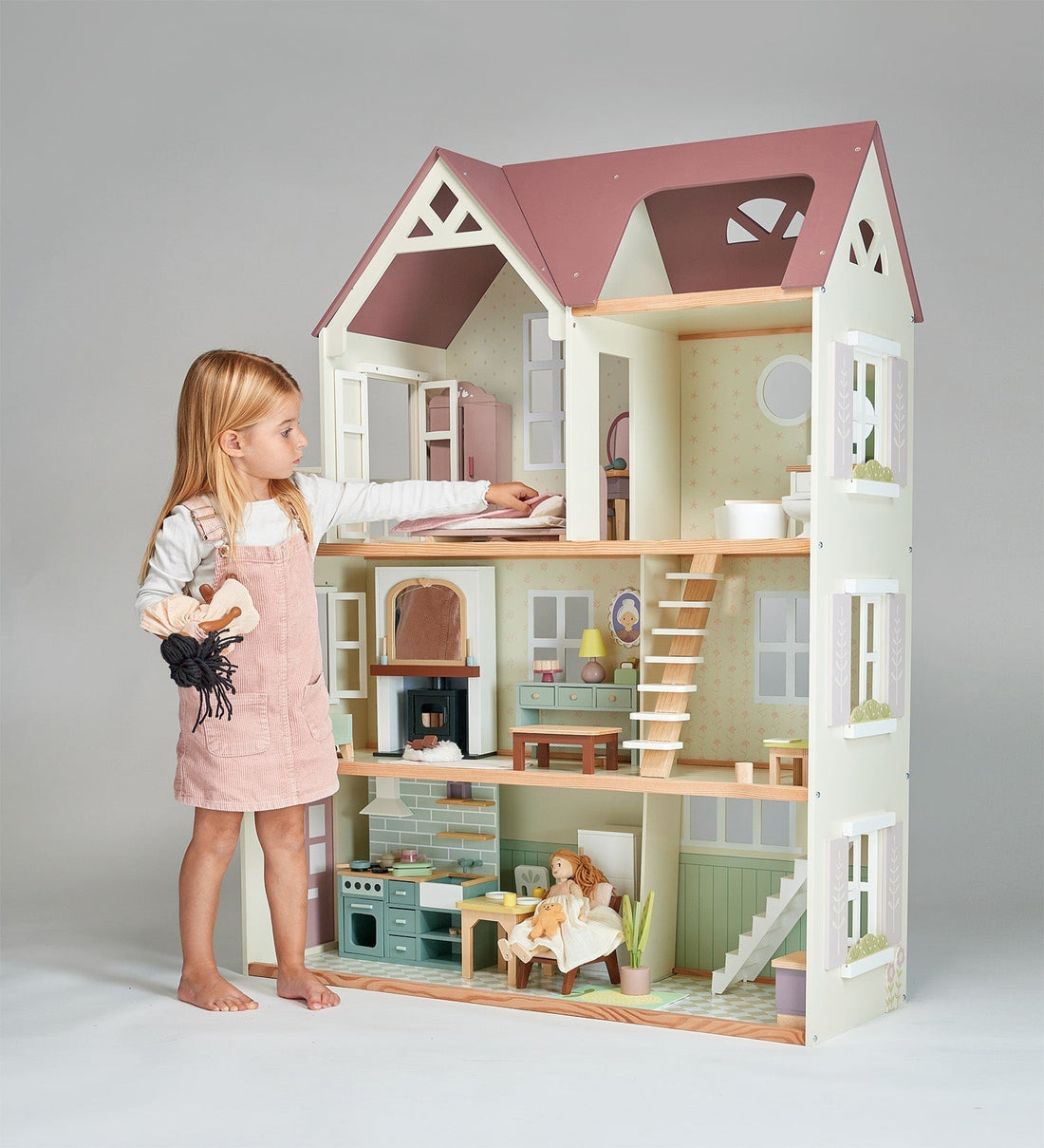 How to Pick the Perfect Dollhouse: A Comprehensive Guide