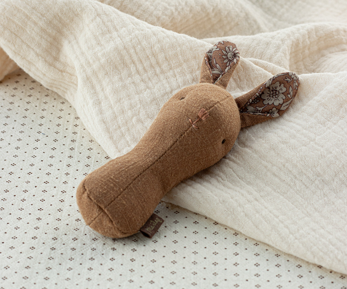 Maileg Lullaby friends, Bunny rattle - Chocolate