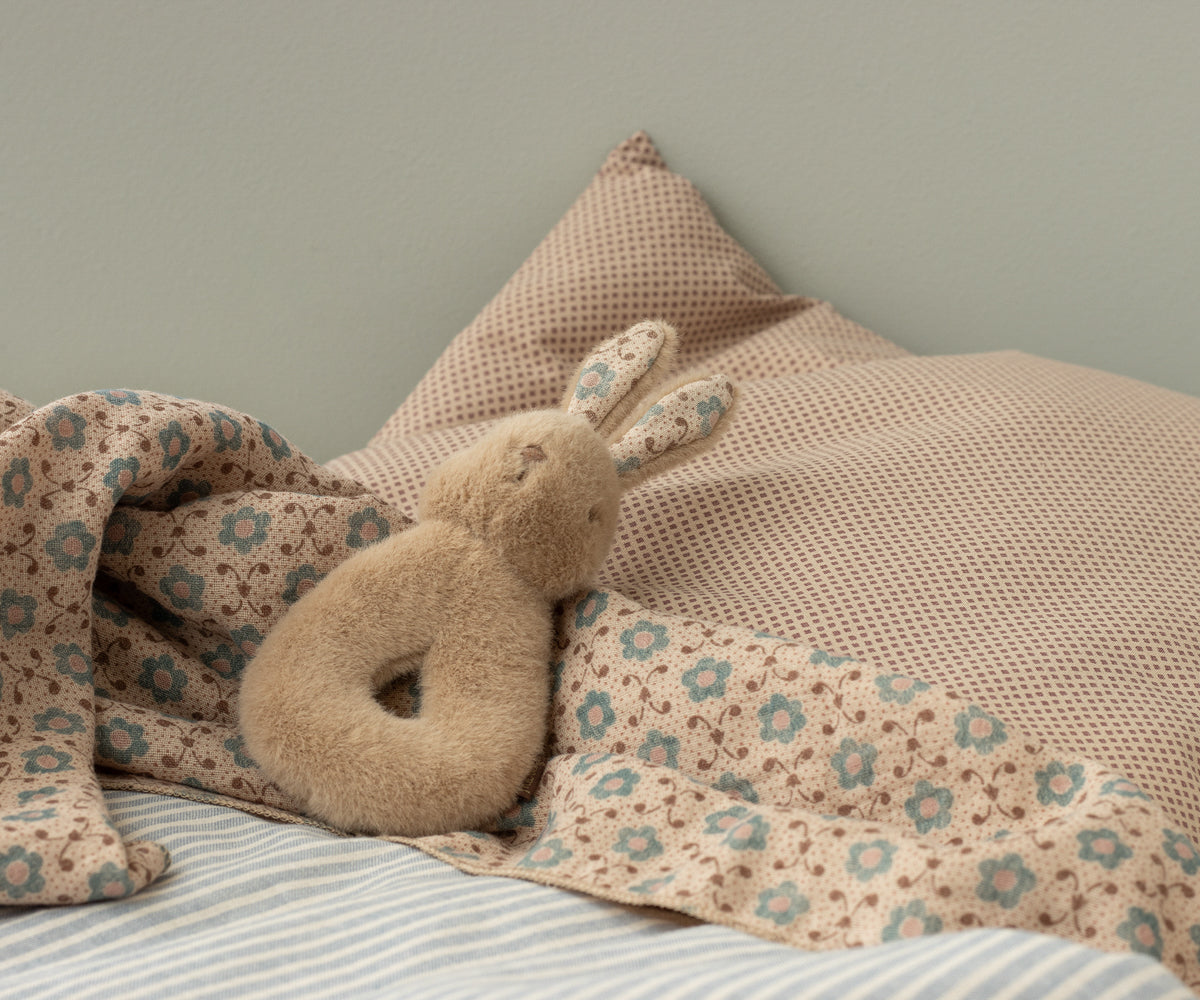 Maileg Rabbit rattle set - Cream peach | Playroom Avenue