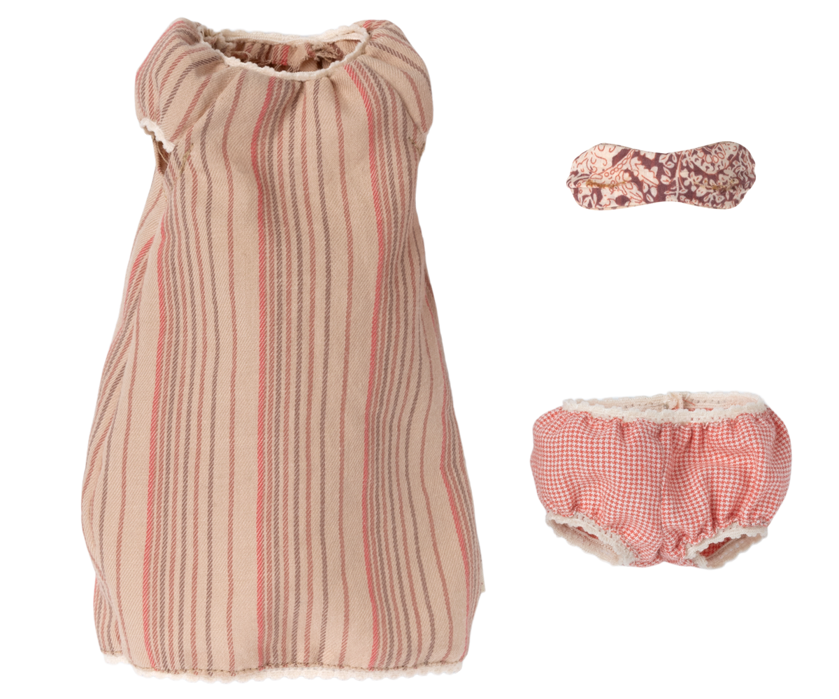 Maileg Nightgown, Medium Mouse | Playroom Avenue