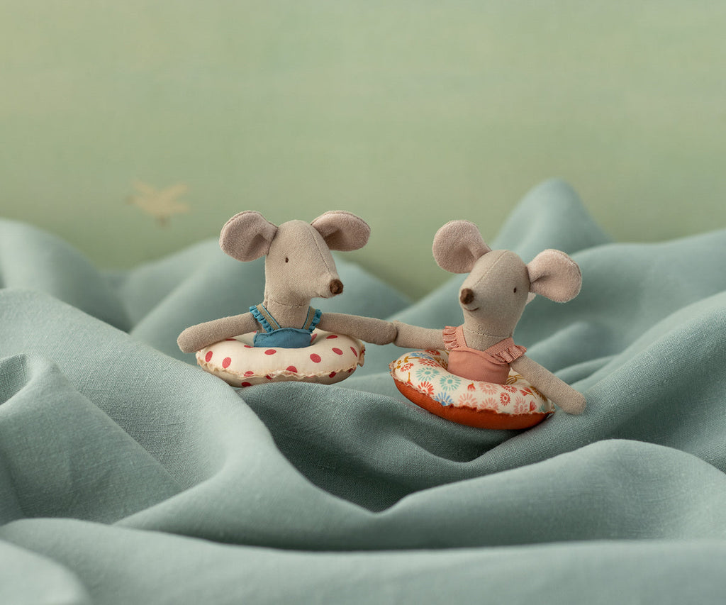 Maileg Beach mouse with float, Little sister - Red dot | Playroom Avenue