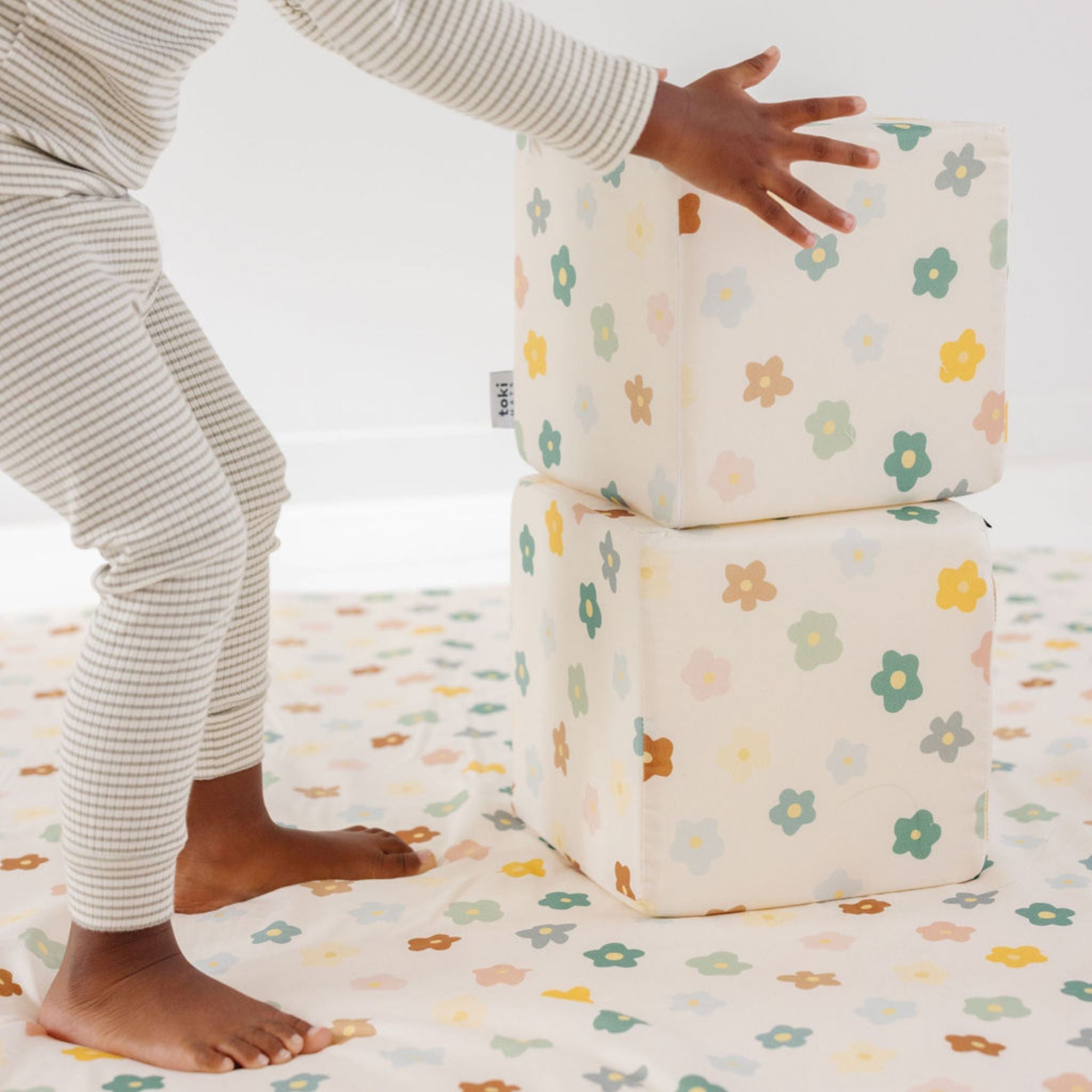 Toki Mats Playful Posies Play Cube