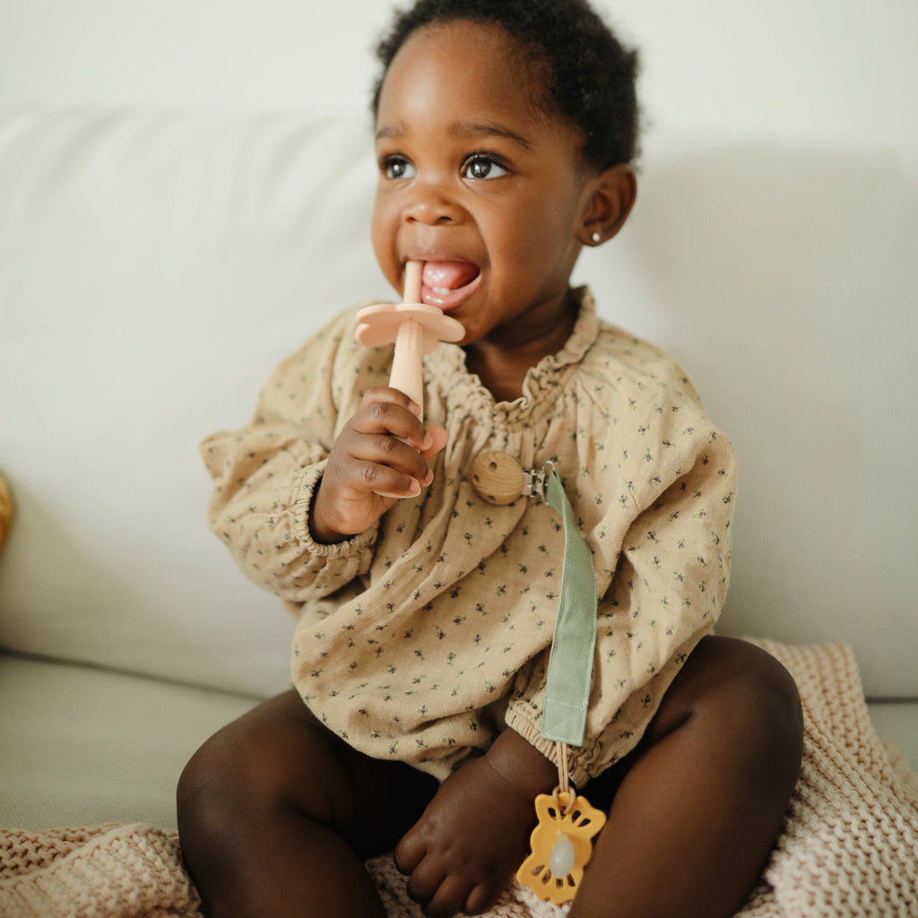 Mushie Linen Pacifier Clip 2-Pack | Playroom Avenue