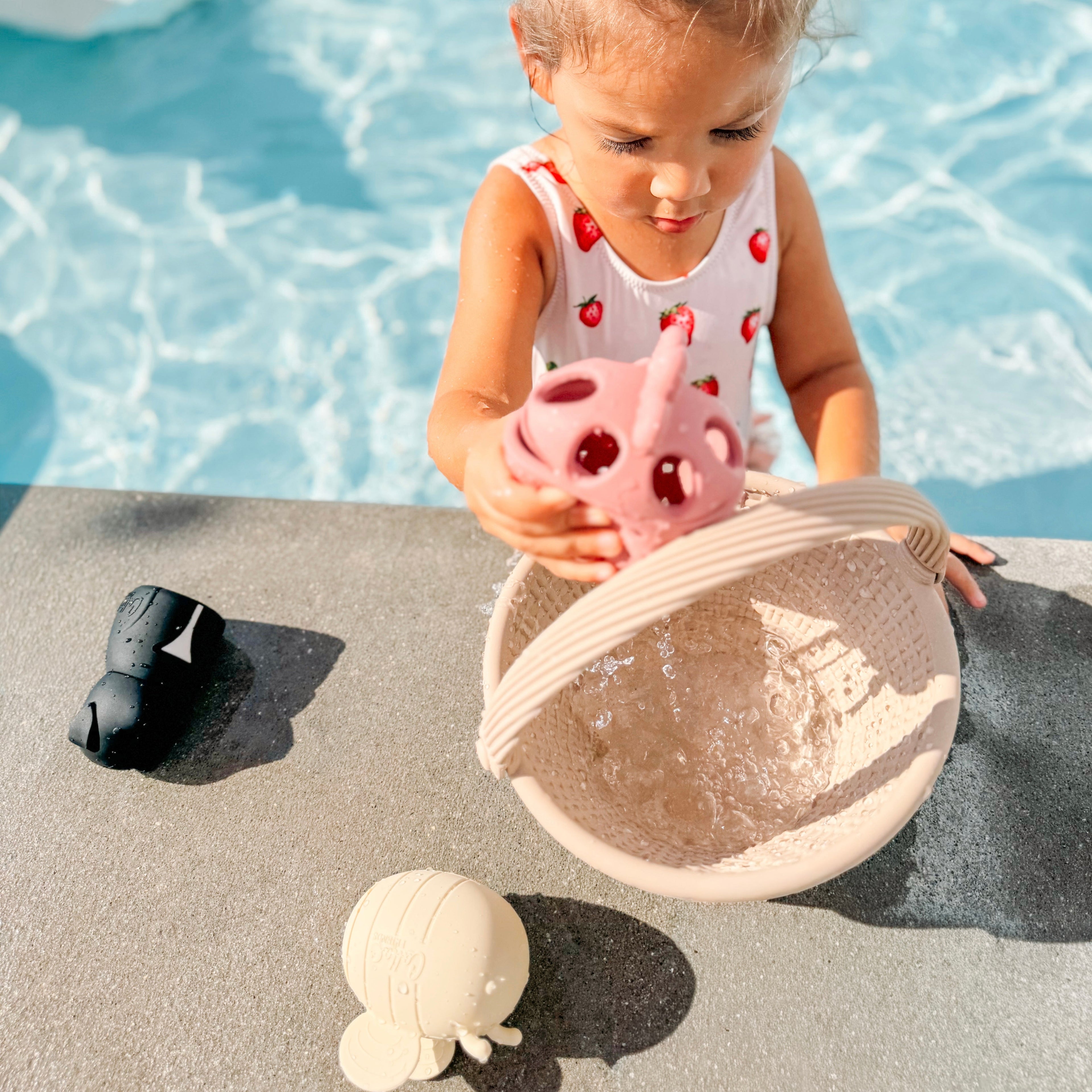 Calla and Friends Strawberry Patch Bath Toys | Playroom Avenue