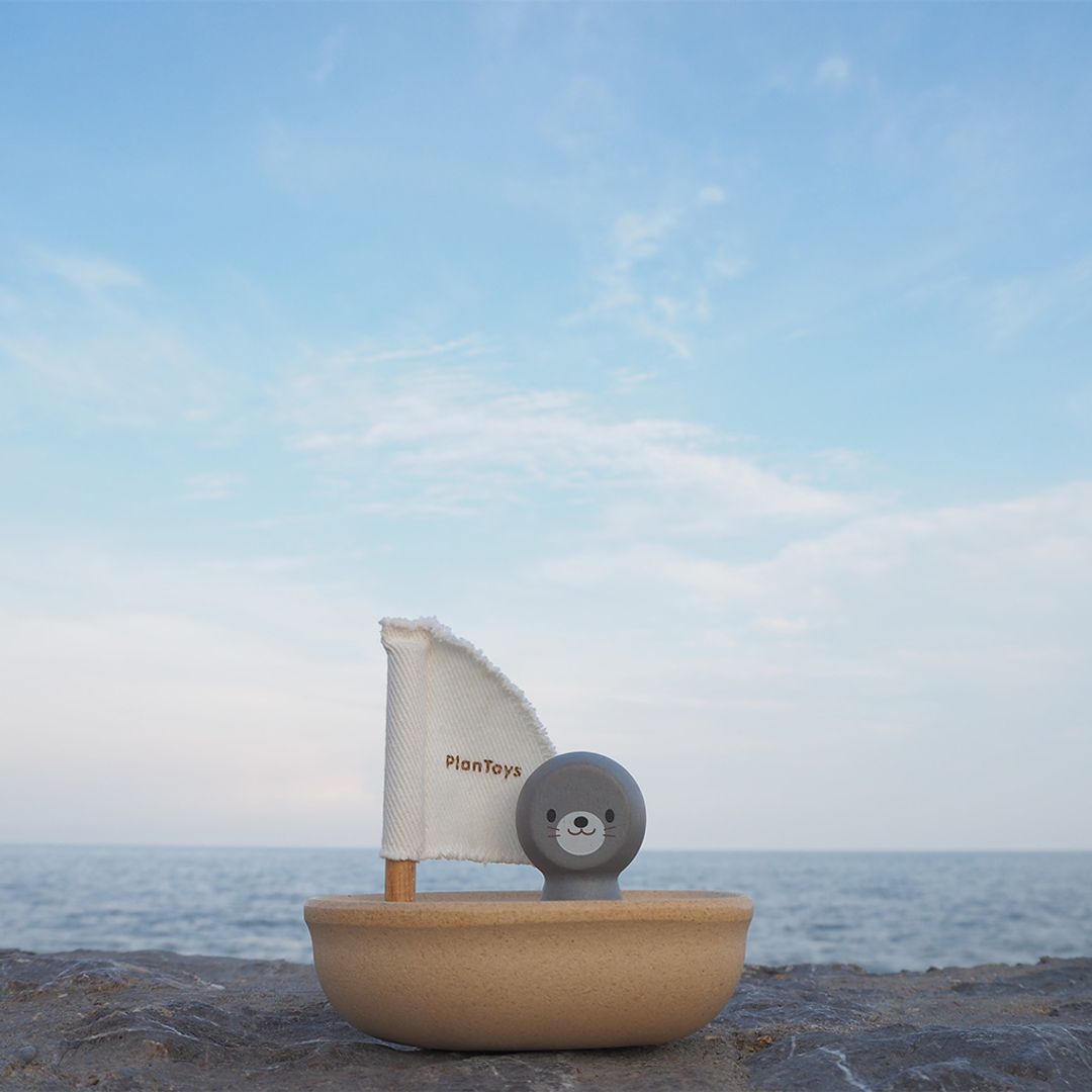 PlanToys Sailing Boat - Seal | Playroom Avenue