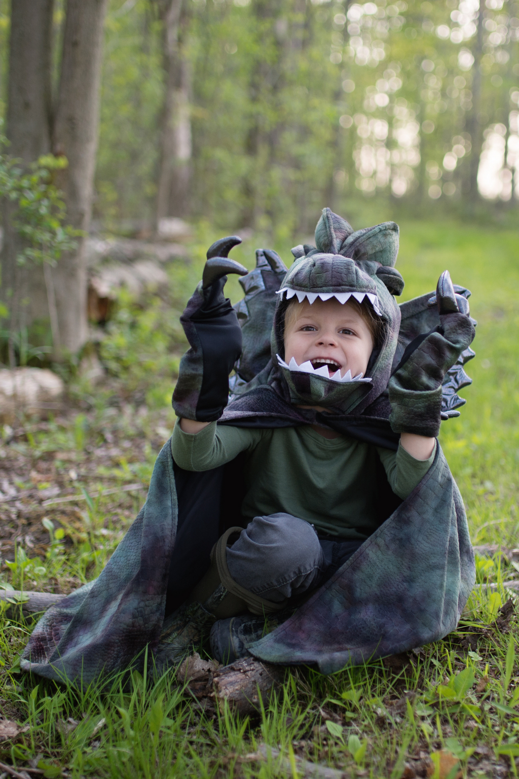 Great Pretenders Grandasaurus Dilophosaurus Cape with Claws | Playroom Avenue
