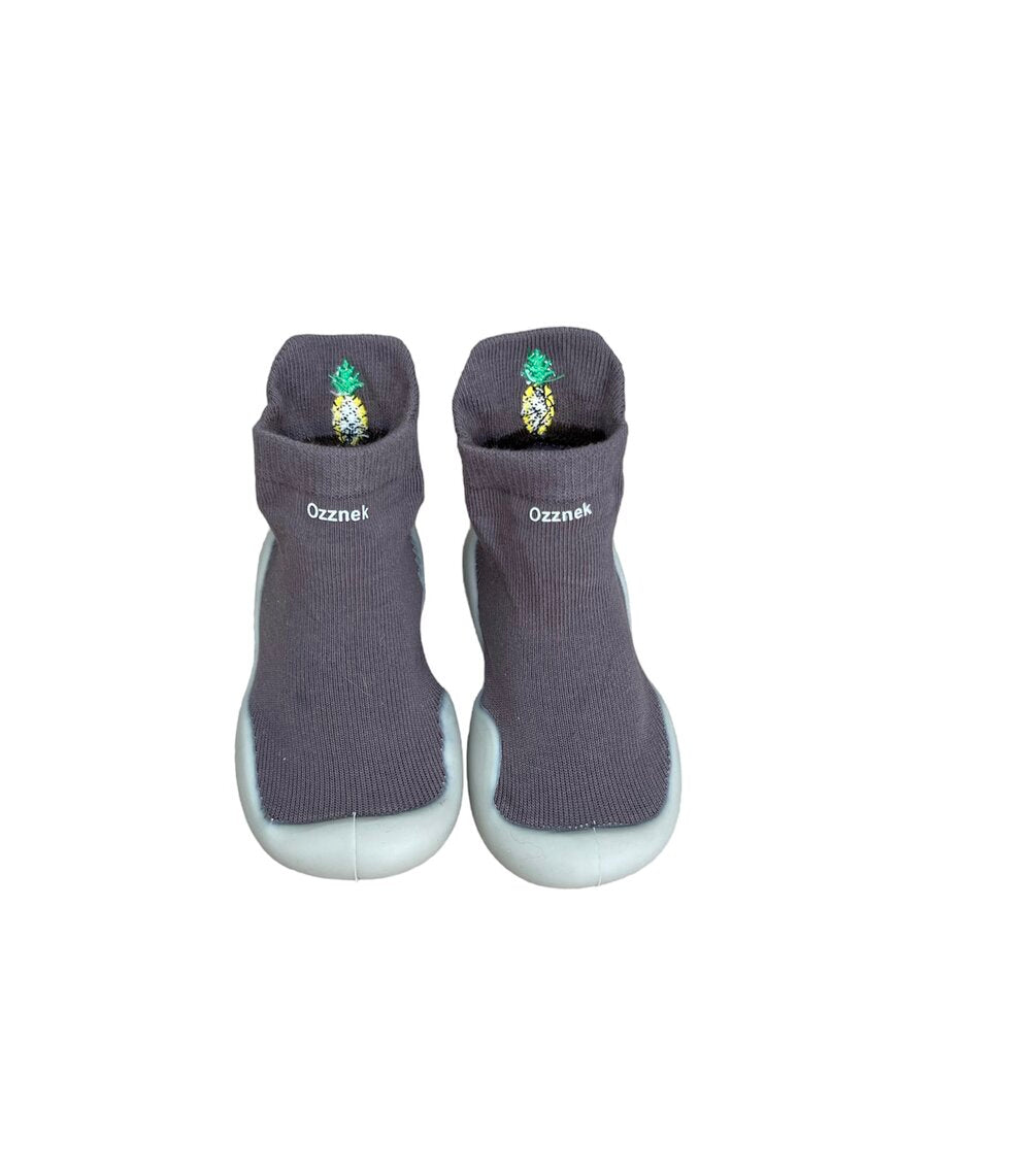 Ozznek Shoes Organic Cotton Sock Shoes – Flexible, Non-Slip Baby Socks - Fruity charcoal-grey | Playroom Avenue