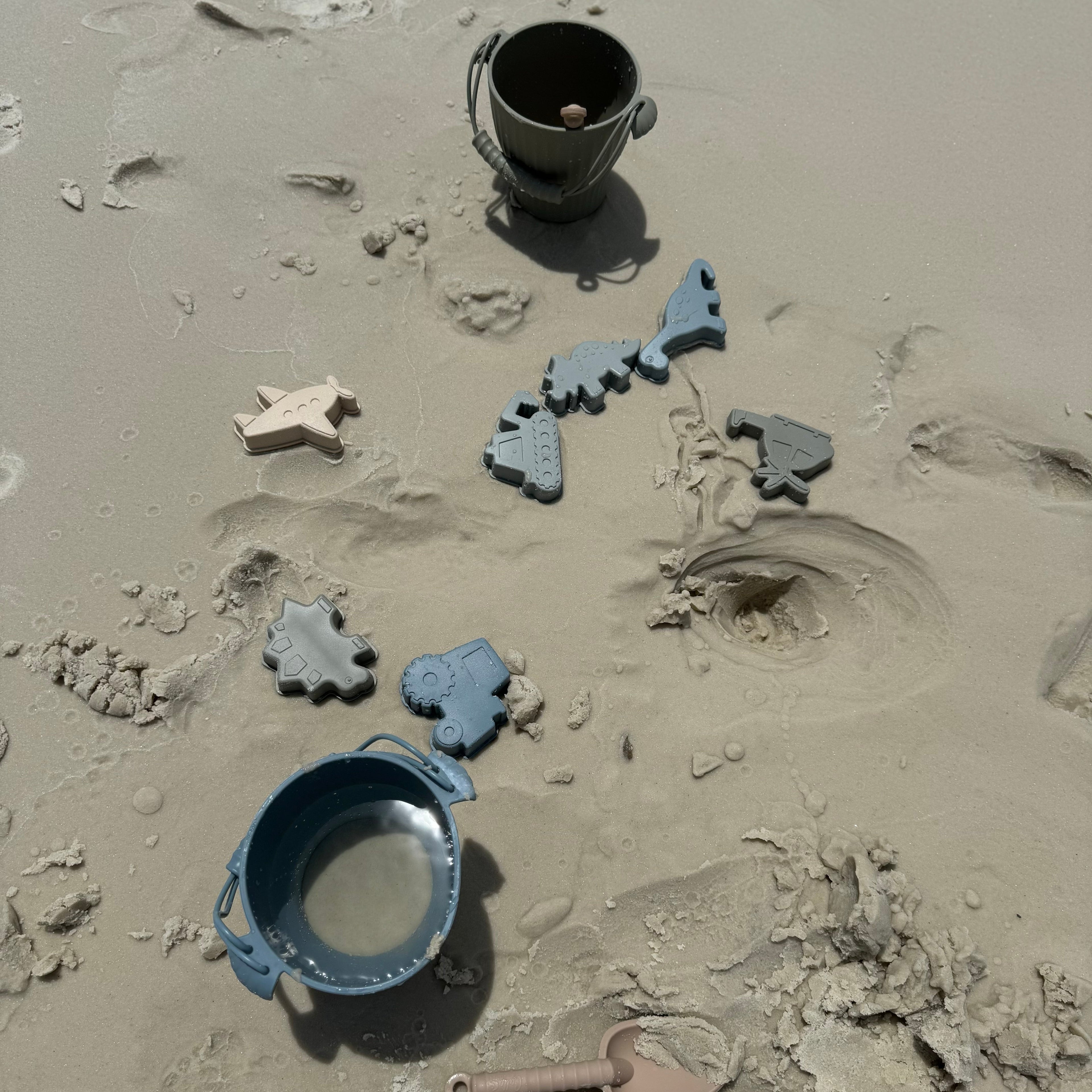Calla and Friends Dominic’s Dinos Silicone Beach Toy Set | Playroom Avenue