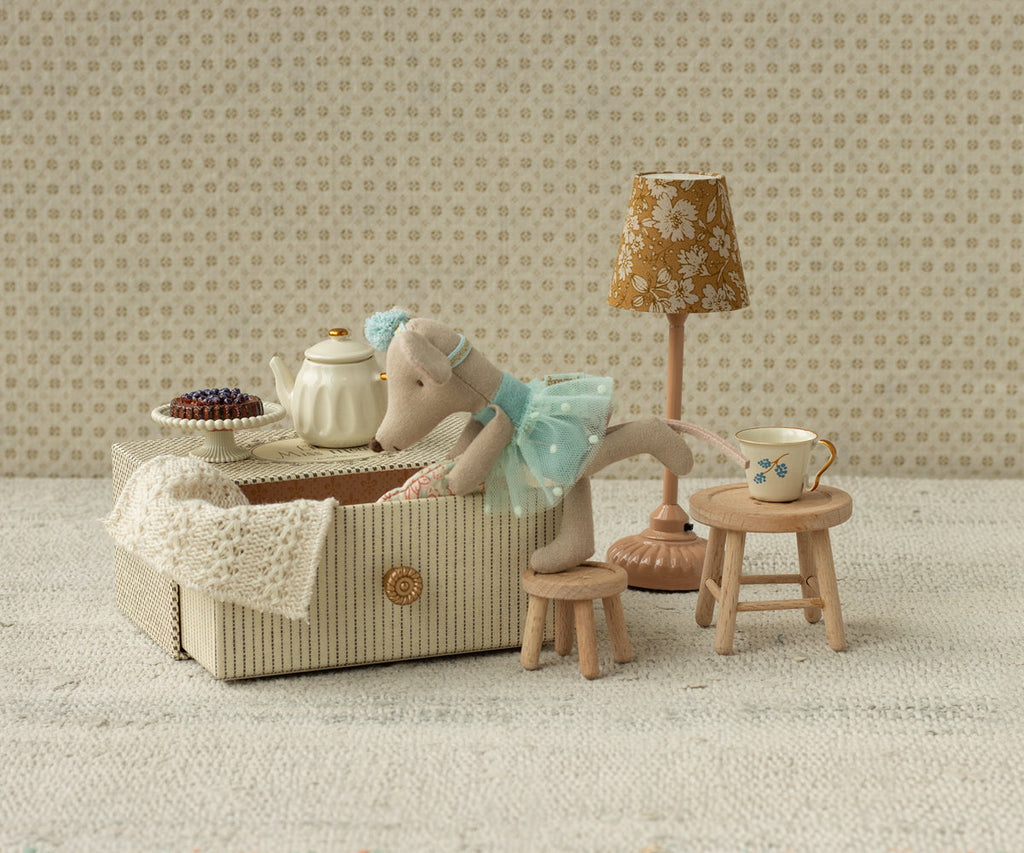 Maileg Dance mouse in daybed, Little sister | Playroom Avenue
