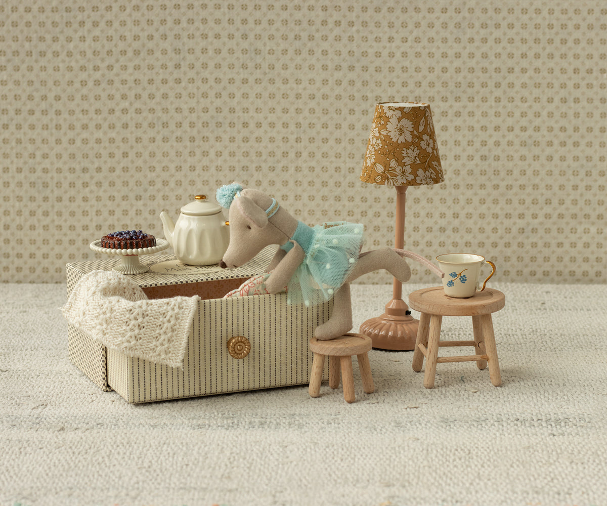 Maileg Dance mouse in daybed, Little sister | Playroom Avenue