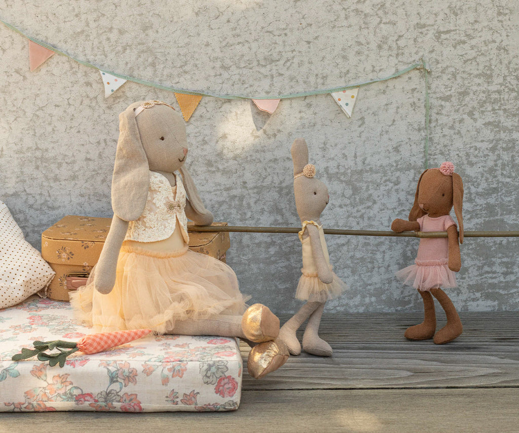 Maileg Bunny size 1, Chocolate brown - Ballet suit and skirt rose | Playroom Avenue