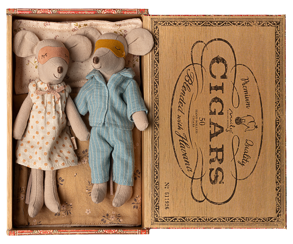 Mum & Dad in cigarbox | Playroom Avenue
