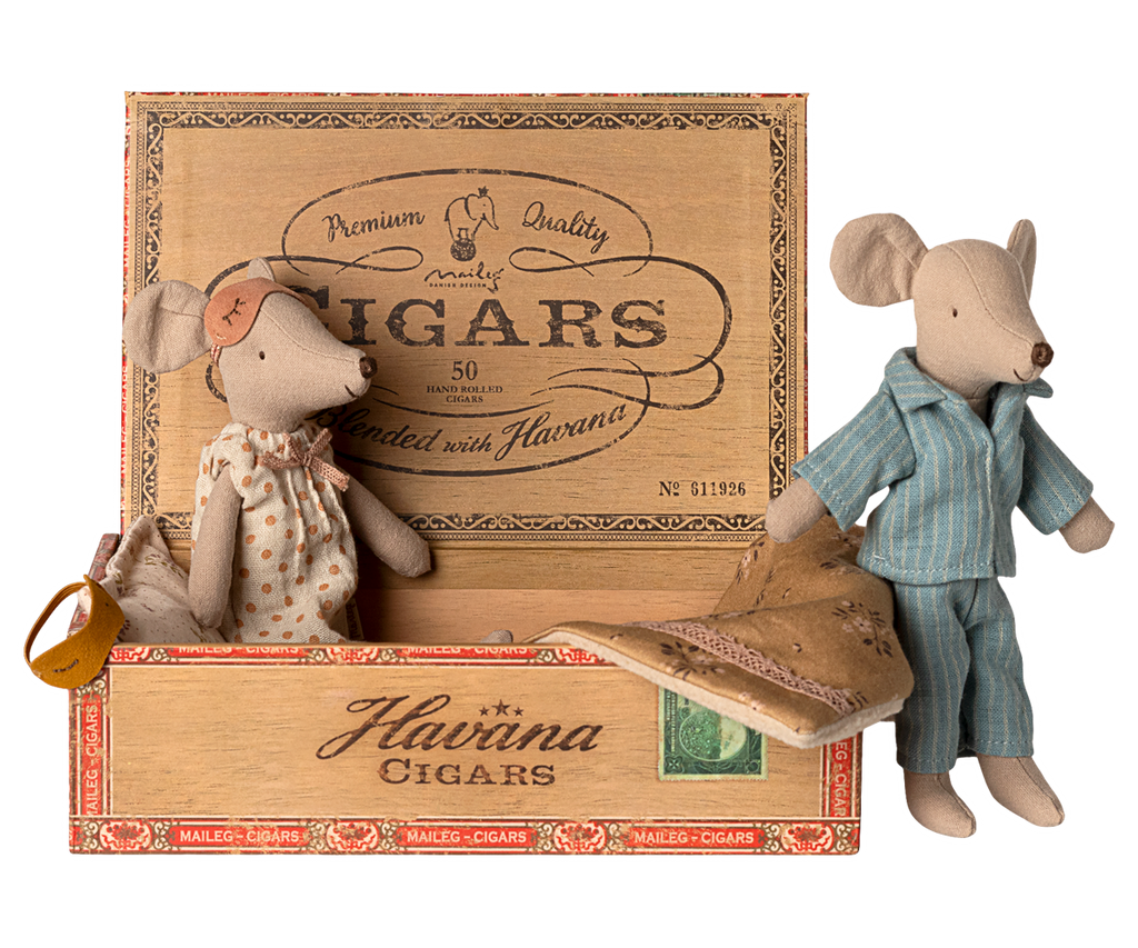 Mum & Dad in cigarbox | Playroom Avenue