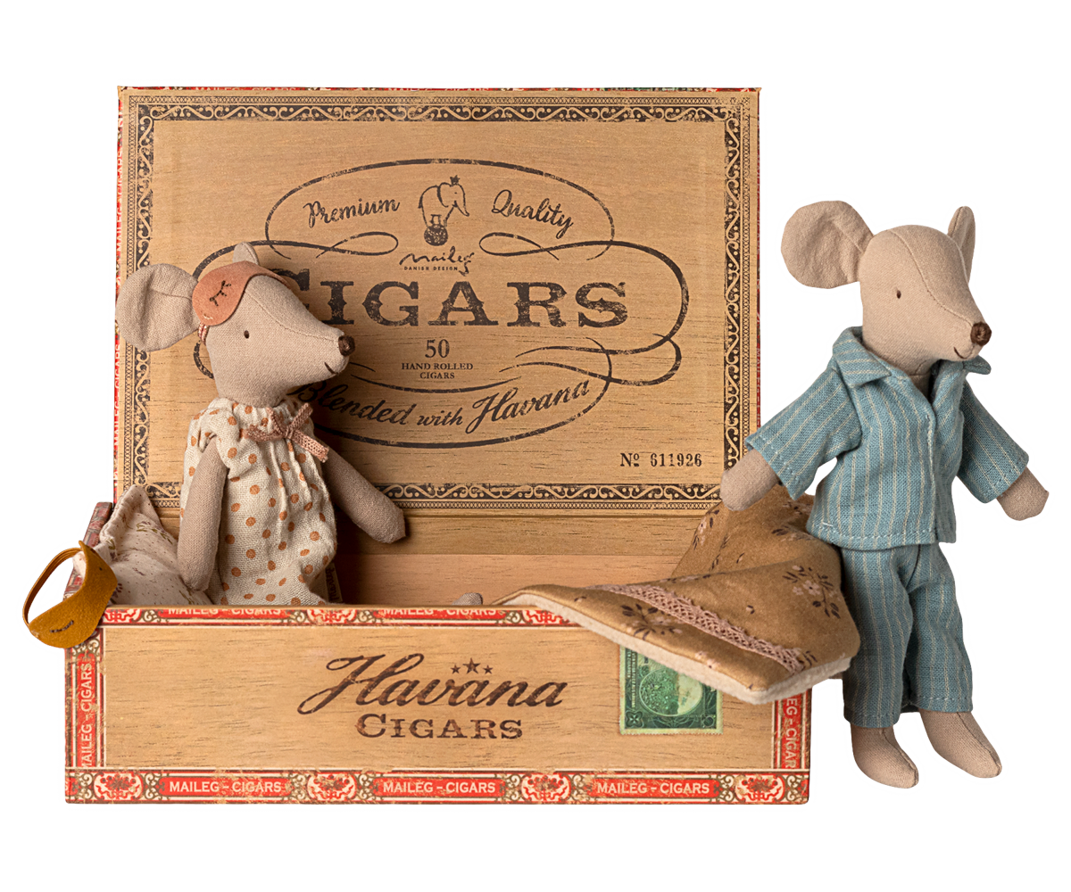 Mum & Dad in cigarbox | Playroom Avenue