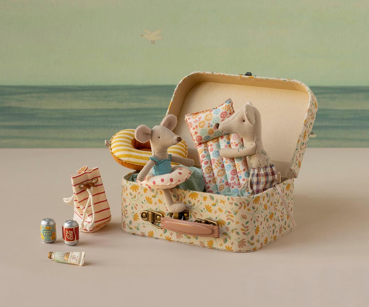 Maileg Bag with Beach Essentials, Mouse | Playroom Avenue