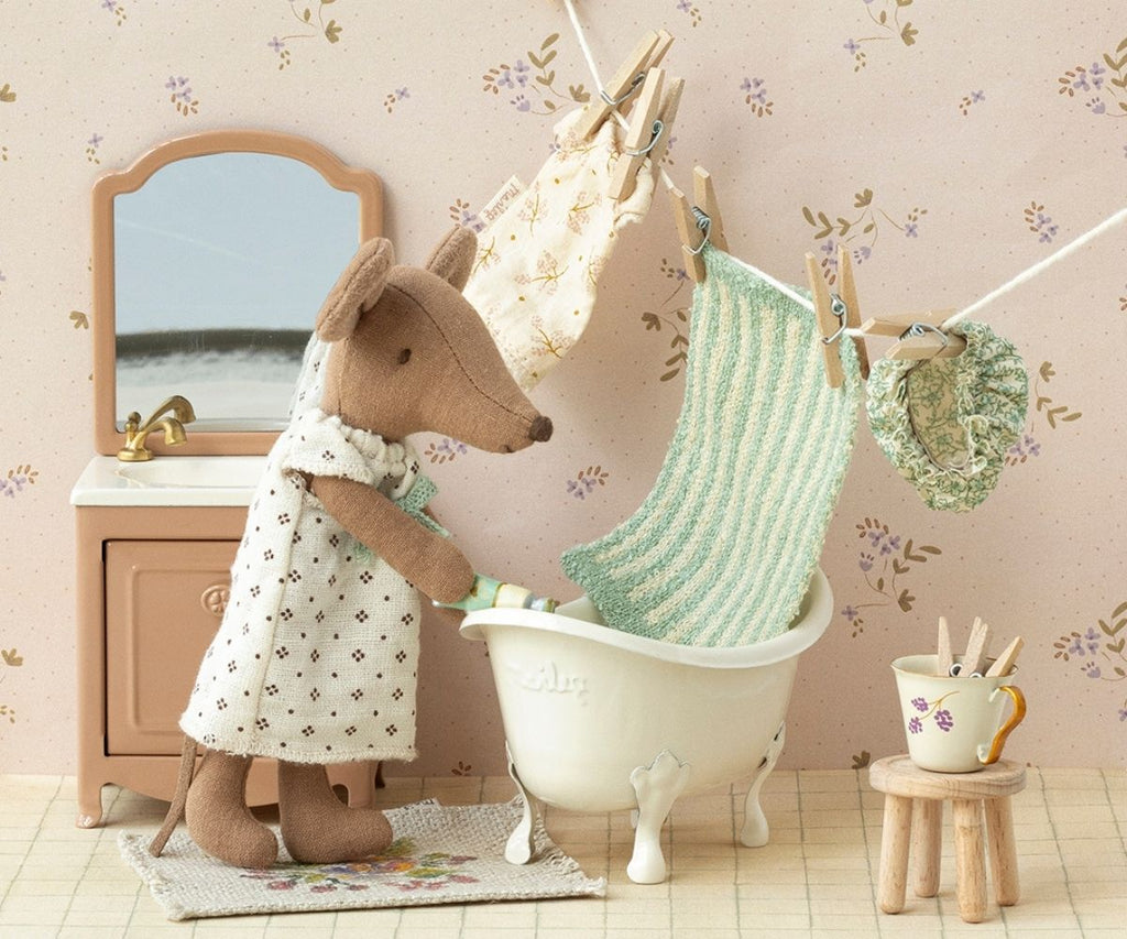 Maileg Bathtub, Mouse | Playroom Avenue