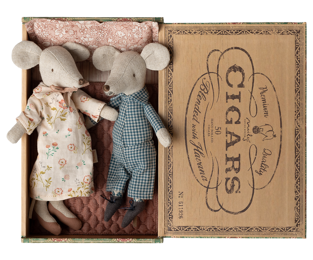 Grandma and grandpa mice in cigarbox | Playroom Avenue