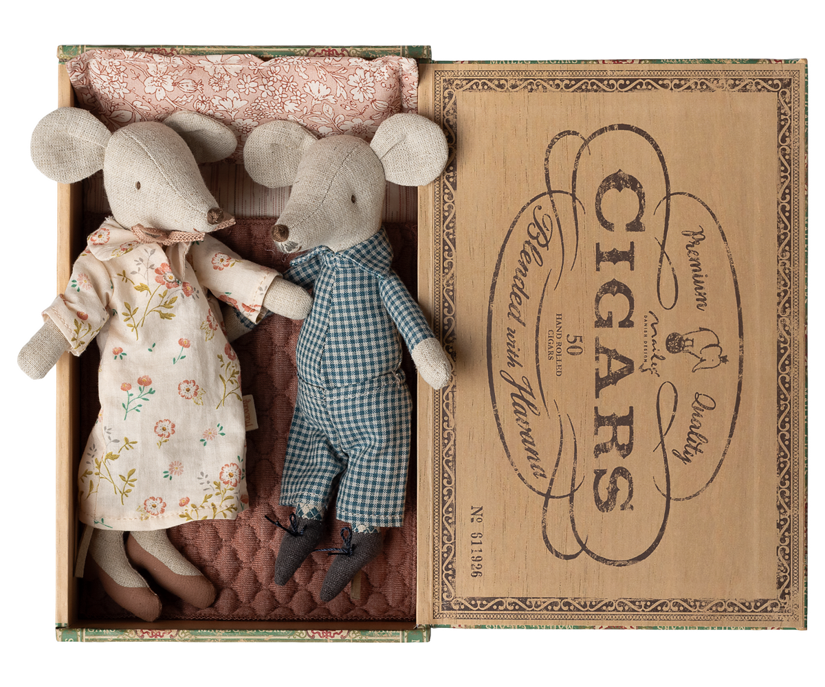 Grandma and grandpa mice in cigarbox | Playroom Avenue