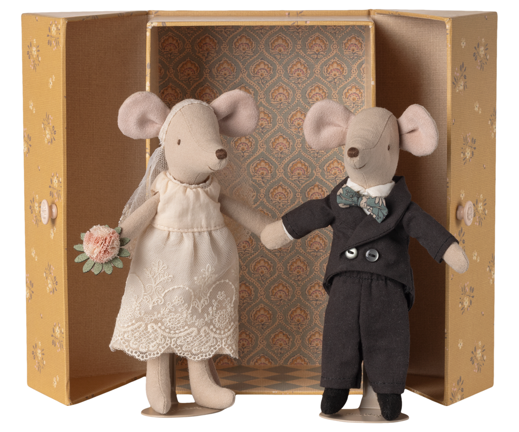 Wedding mice couple in box, Mum and dad | Playroom Avenue