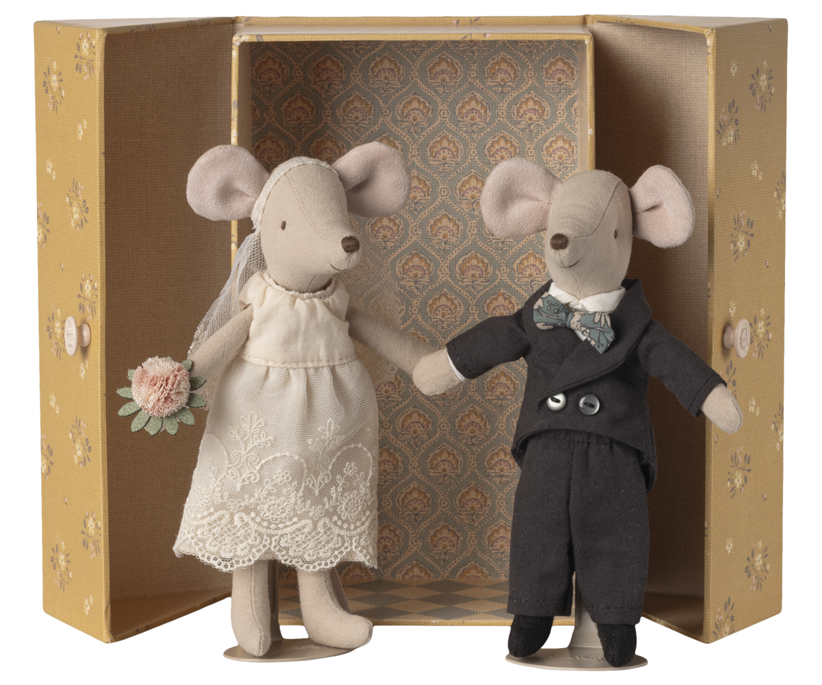Wedding mice couple in box, Mum and dad | Playroom Avenue