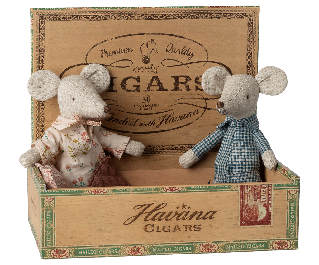 Grandma and grandpa mice in cigarbox | Playroom Avenue