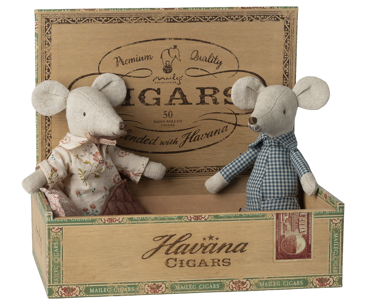Grandma and grandpa mice in cigarbox | Playroom Avenue