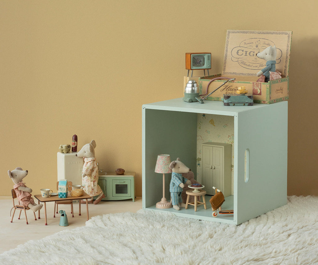 Grandma and grandpa mice in cigarbox | Playroom Avenue