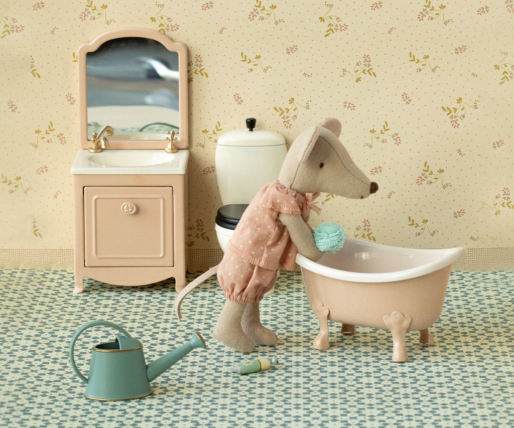 Big sister mouse in matchbox | Playroom Avenue