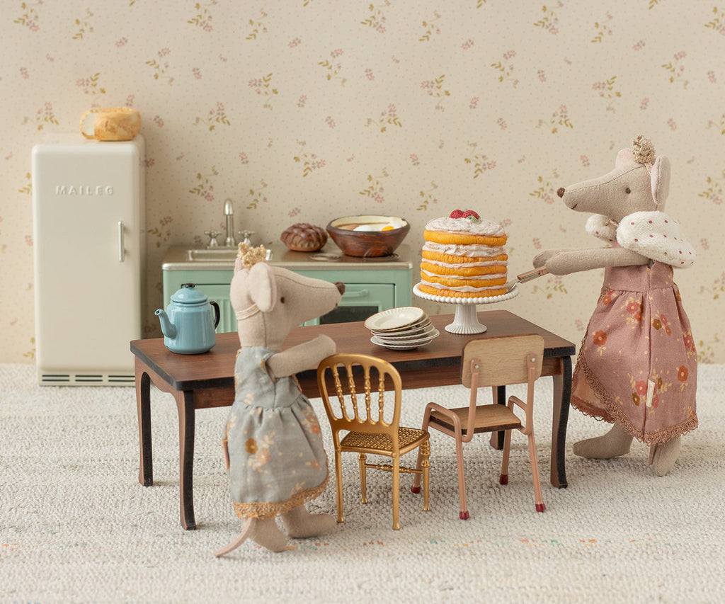 Party cake and cake stand, Mouse | Playroom Avenue