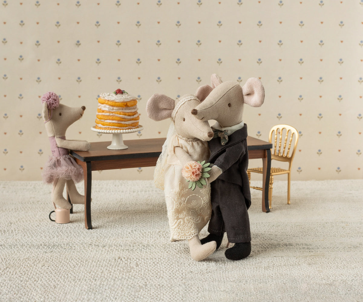 Wedding mice couple in box, Mum and dad | Playroom Avenue