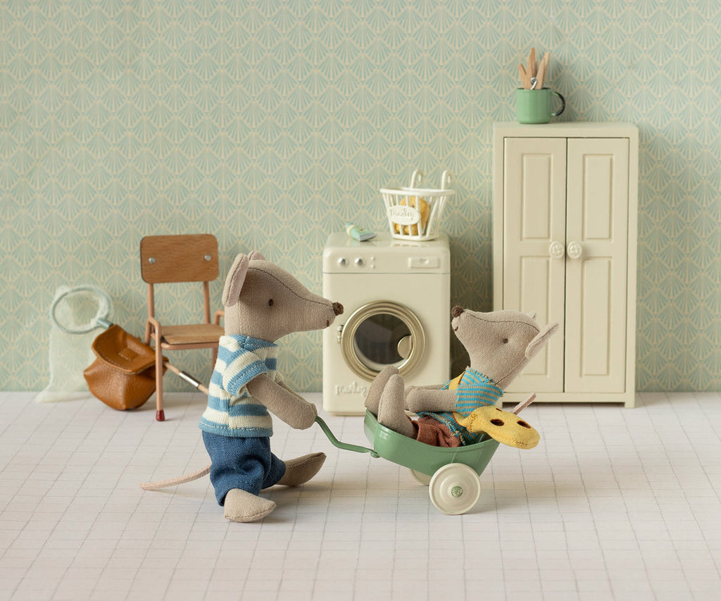 Little brother mouse with bag | Playroom Avenue