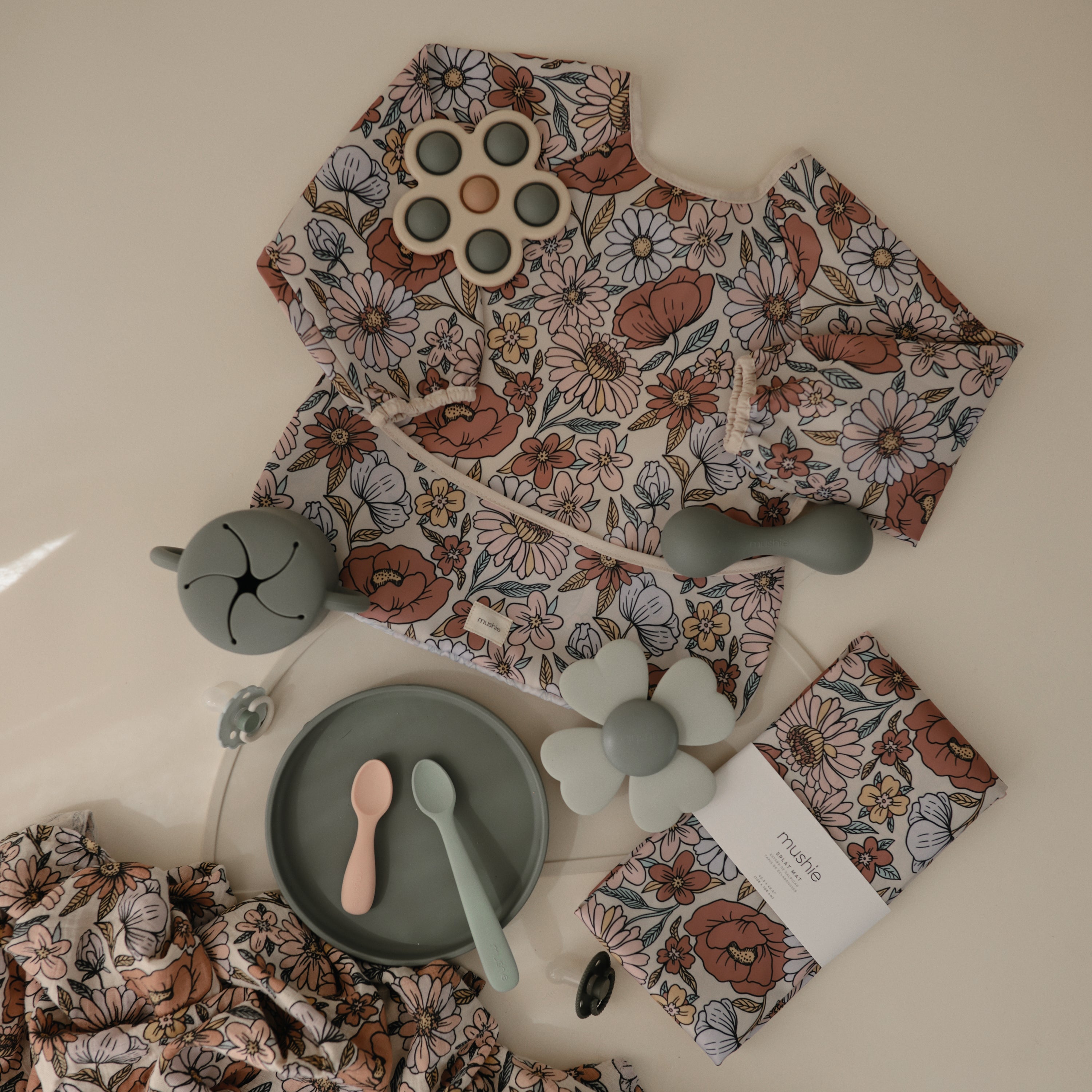 Mushie Long Sleeve Bib | Playroom Avenue