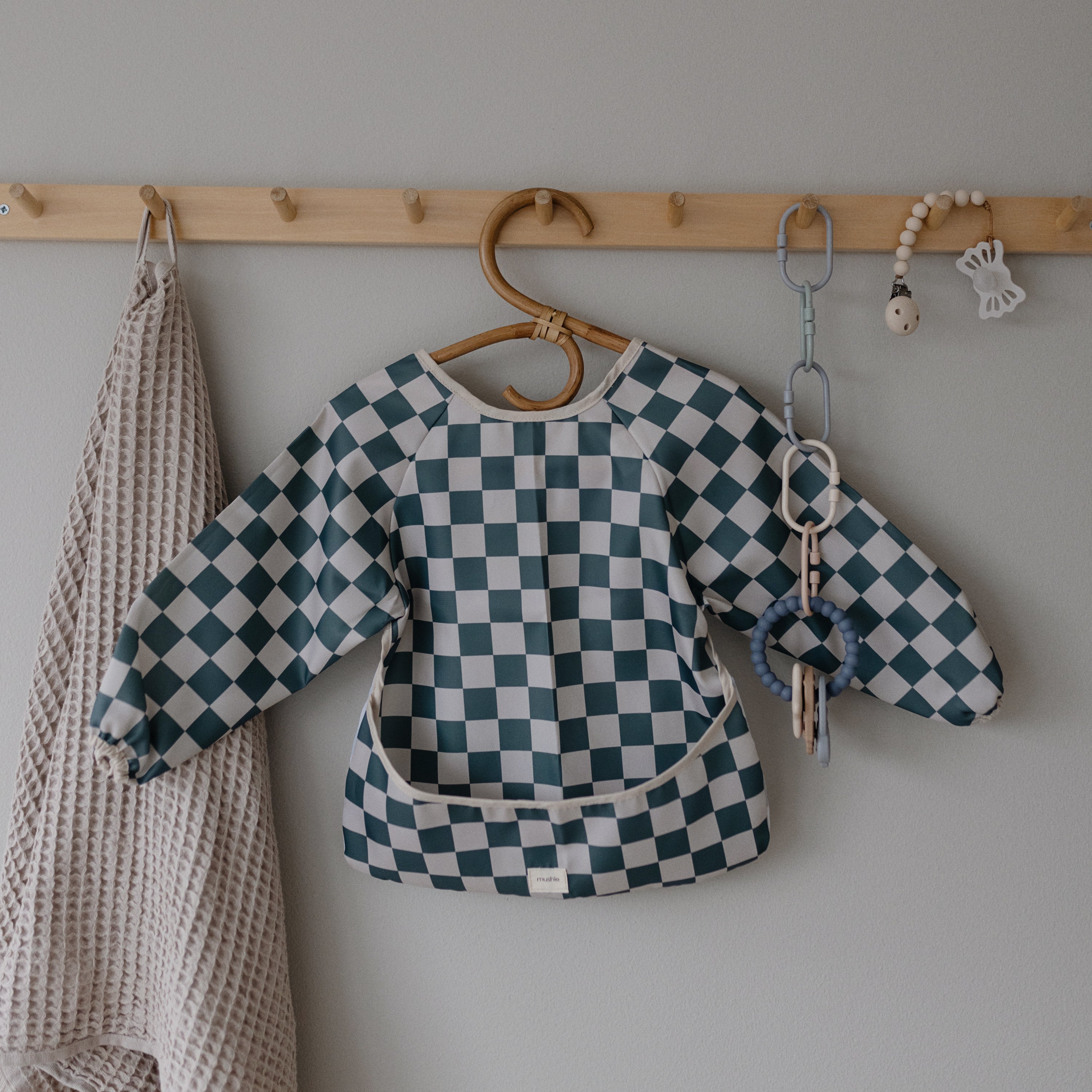 Mushie Long Sleeve Bib | Playroom Avenue