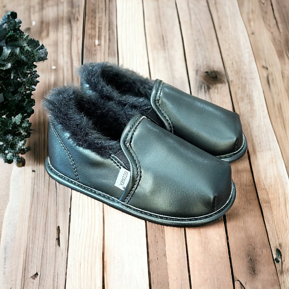 Ozznek Shoes Black Slip-On Shoe Top with Faux-Fur Lining | Playroom Avenue