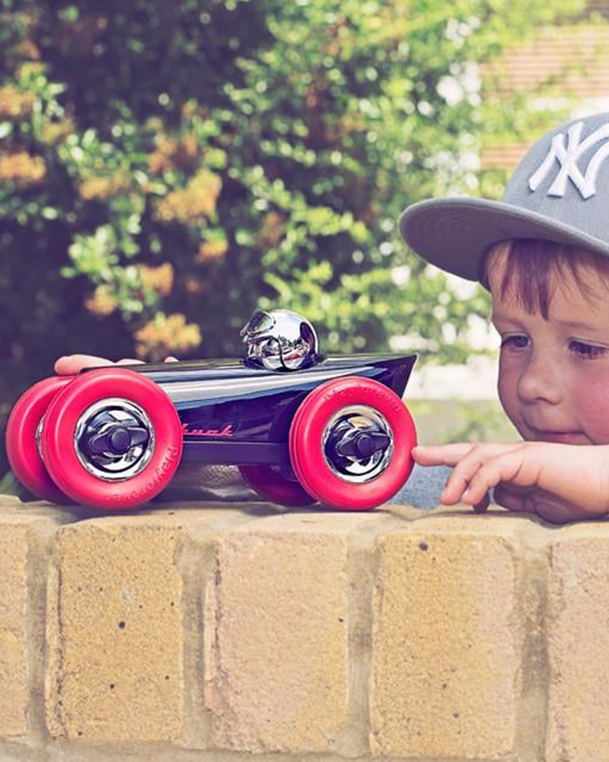 Playforever Car MIDI BUCK Black/Red | Playroom Avenue