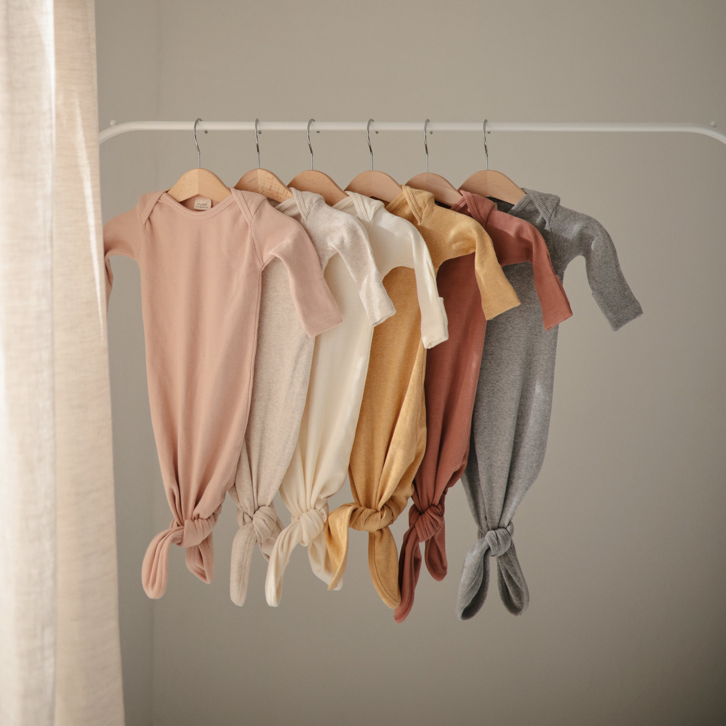 Mushie Ribbed Knotted Baby Gown + Beanie Set | Playroom Avenue