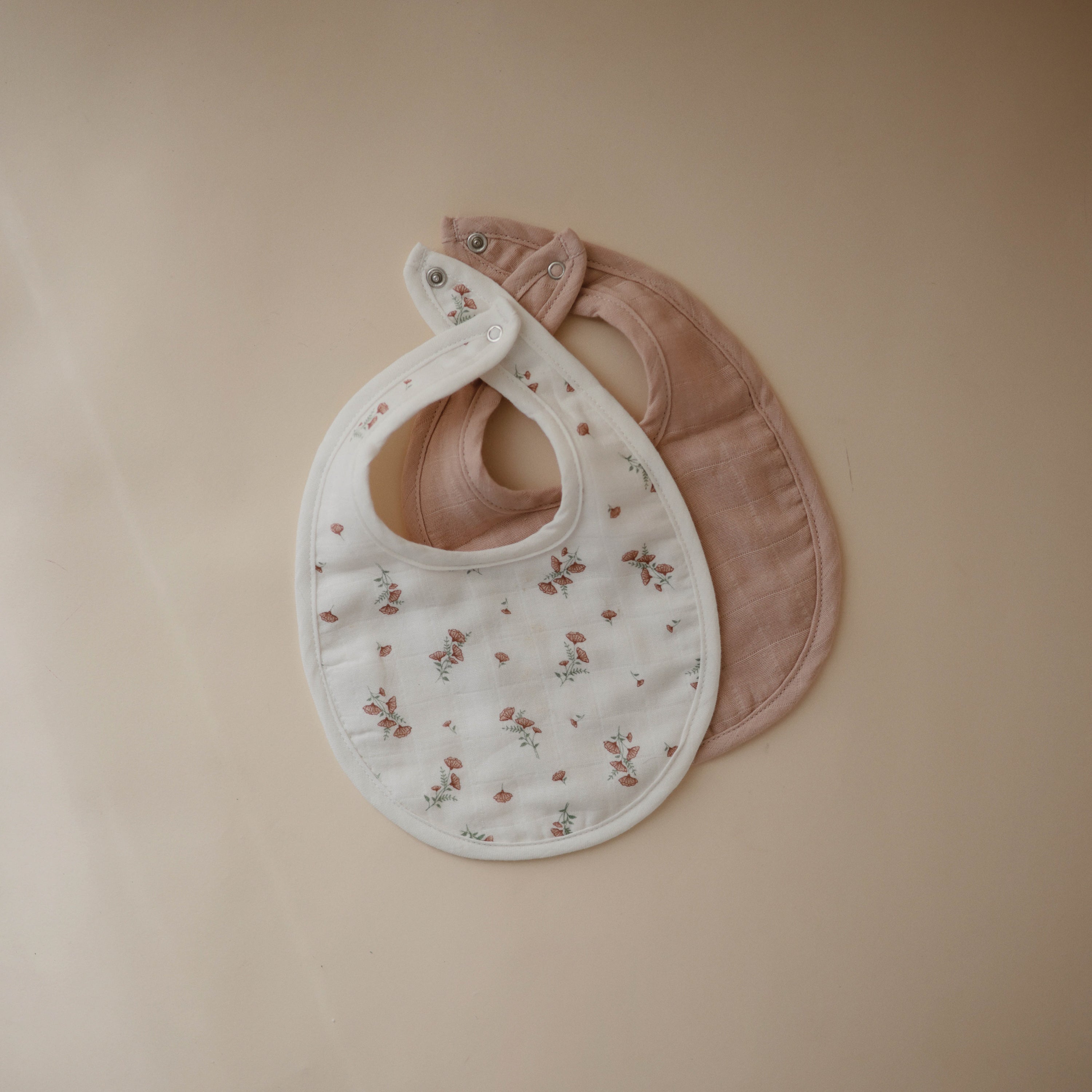 Mushie Muslin Bib | Playroom Avenue