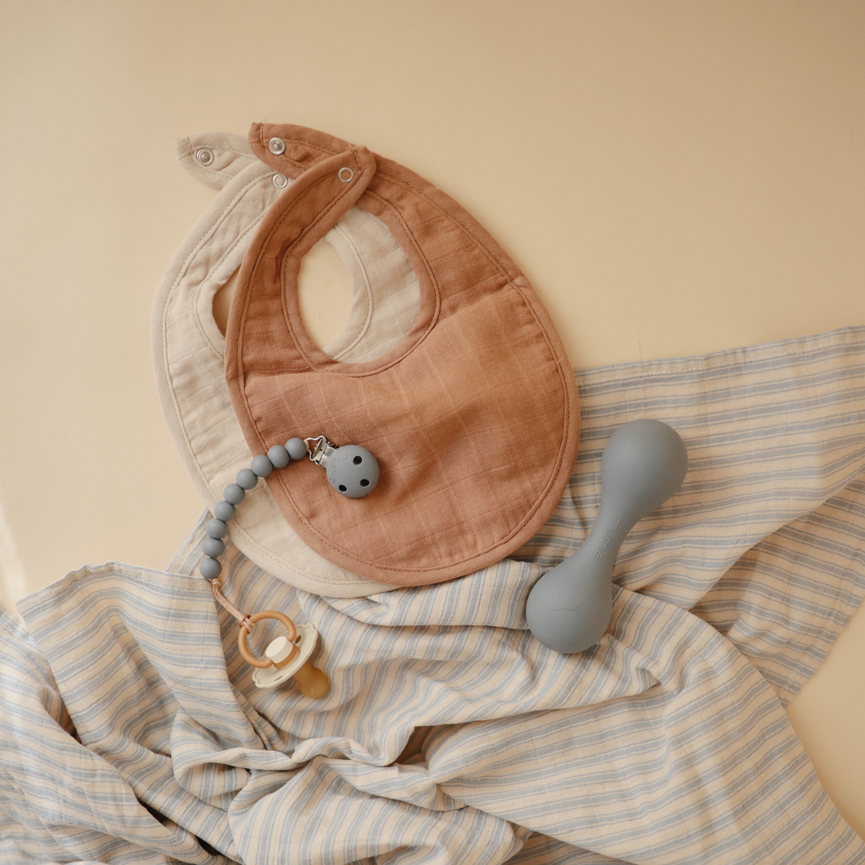 Mushie Muslin Bib | Playroom Avenue
