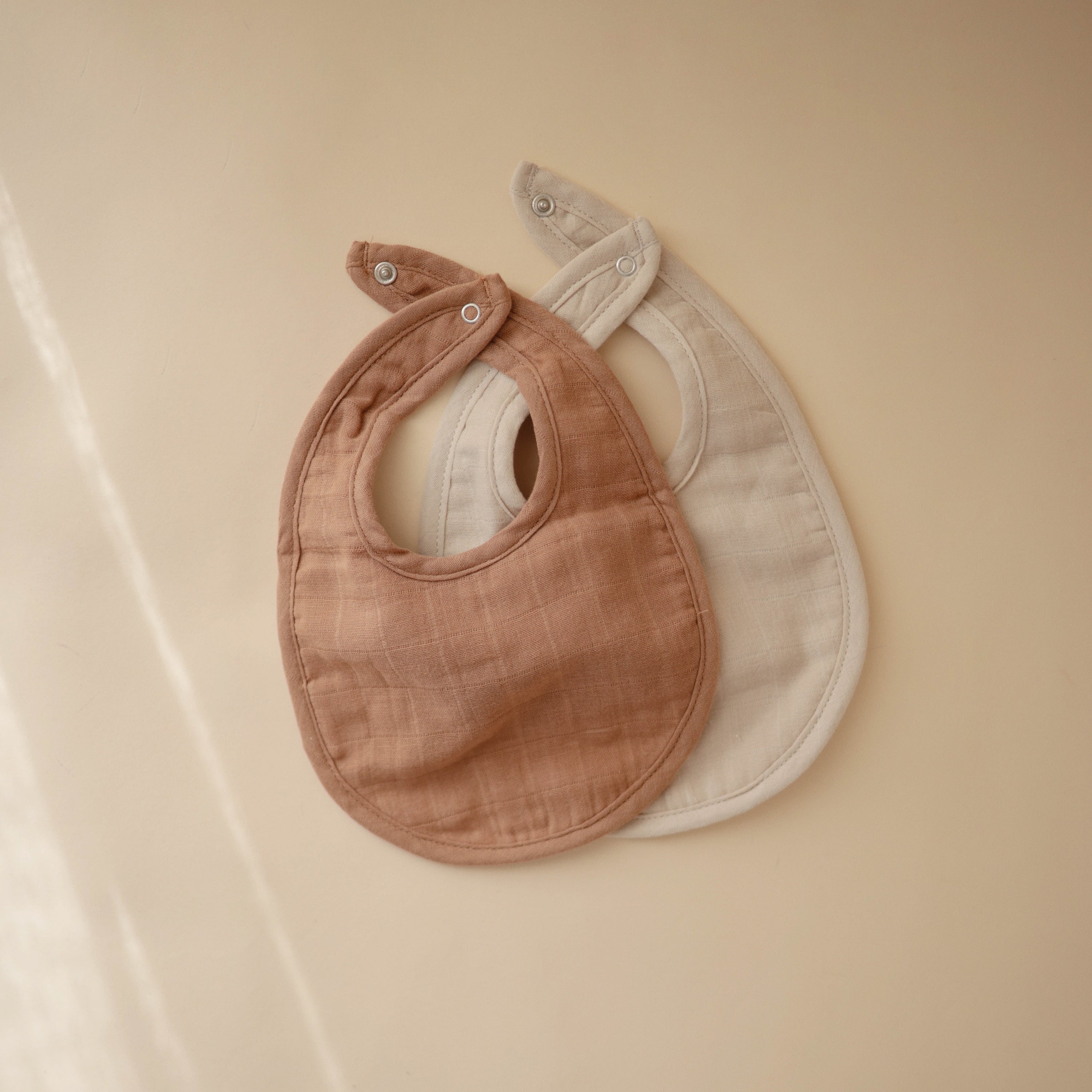 Mushie Muslin Bib | Playroom Avenue