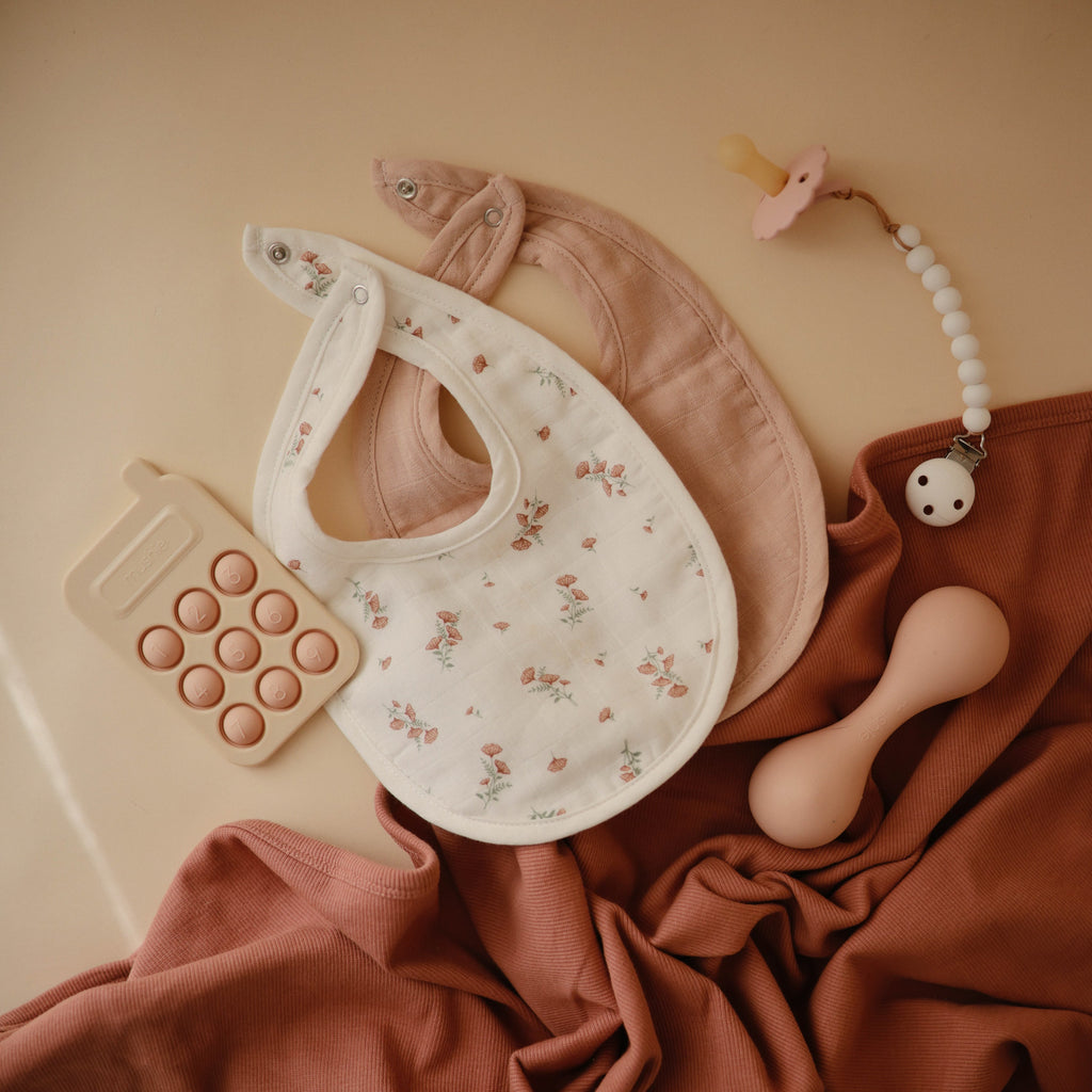 Mushie Muslin Bib | Playroom Avenue