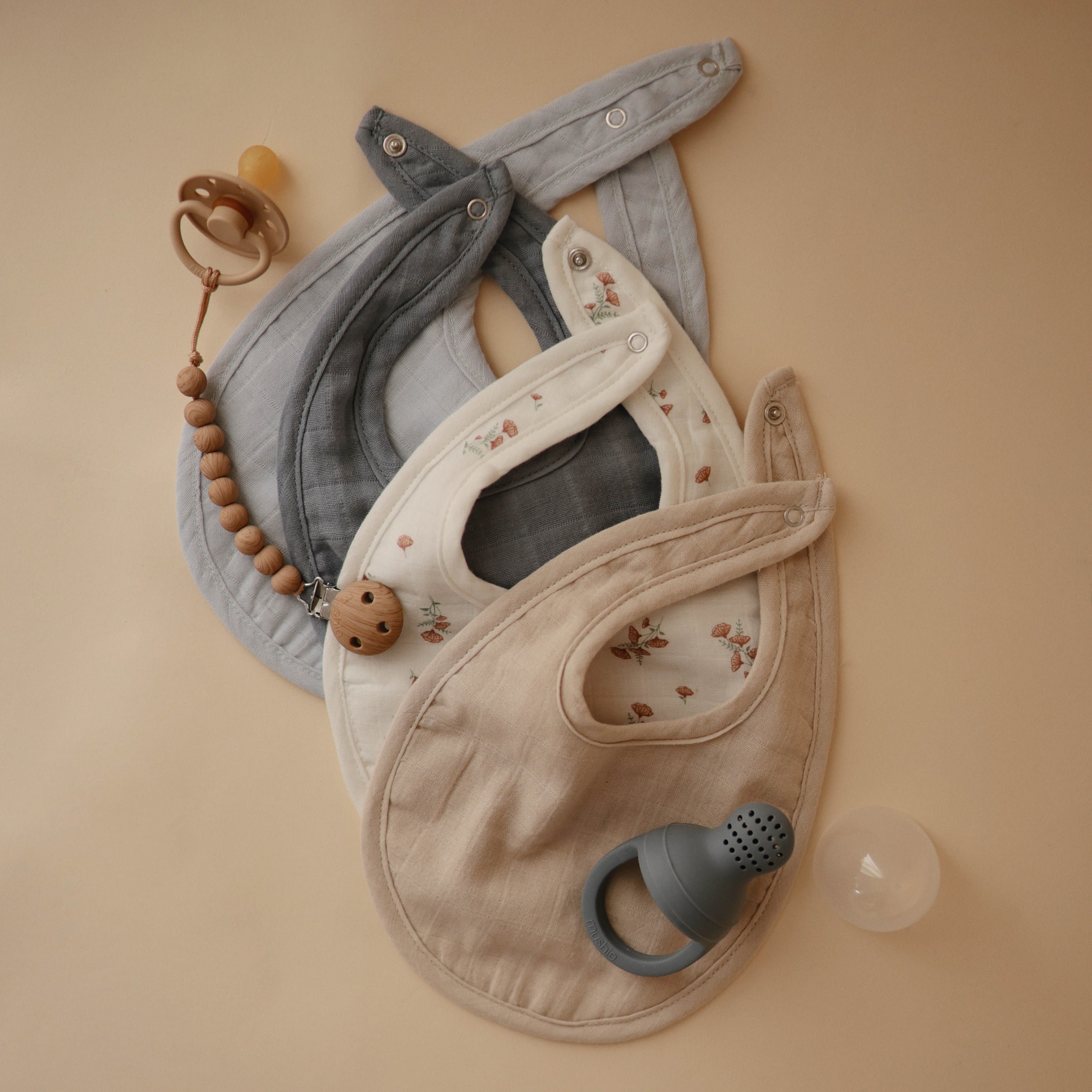 Mushie Muslin Bib | Playroom Avenue