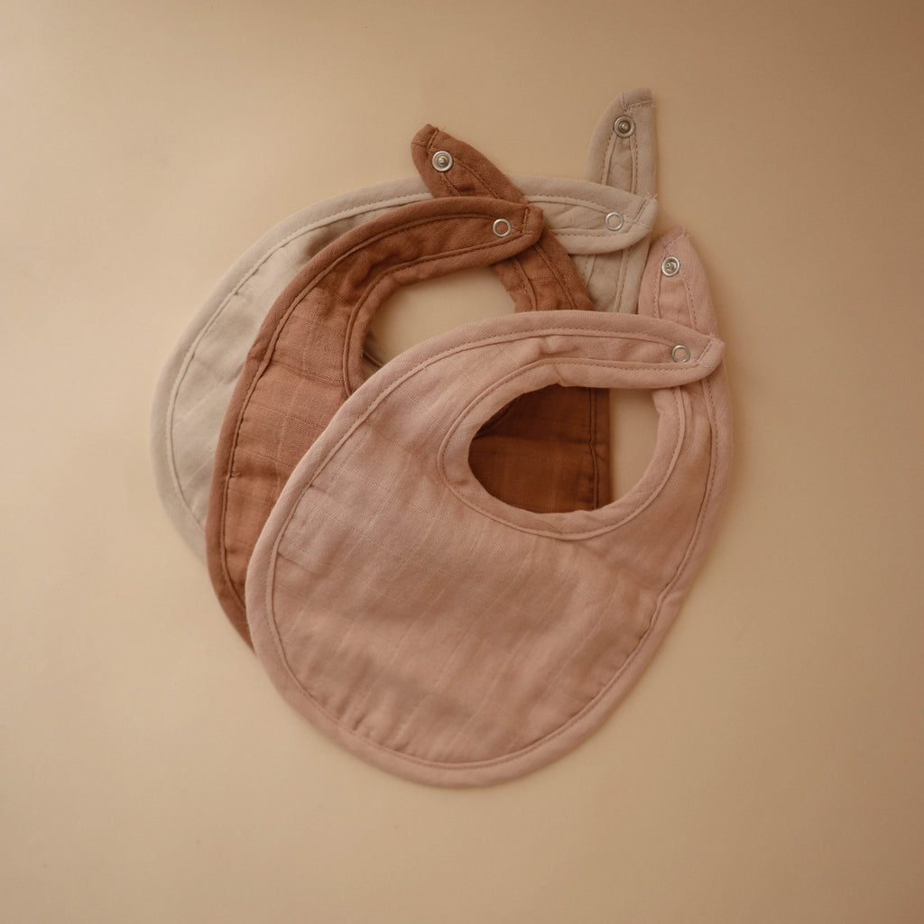 Mushie Muslin Bib | Playroom Avenue