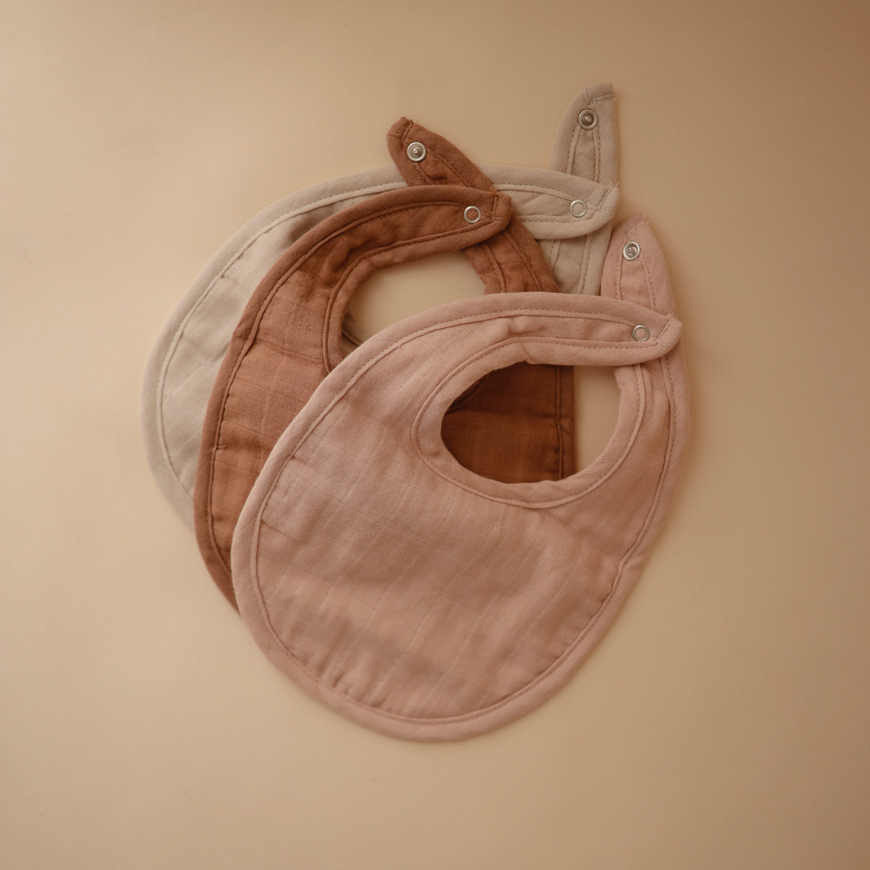 Mushie Muslin Bib | Playroom Avenue