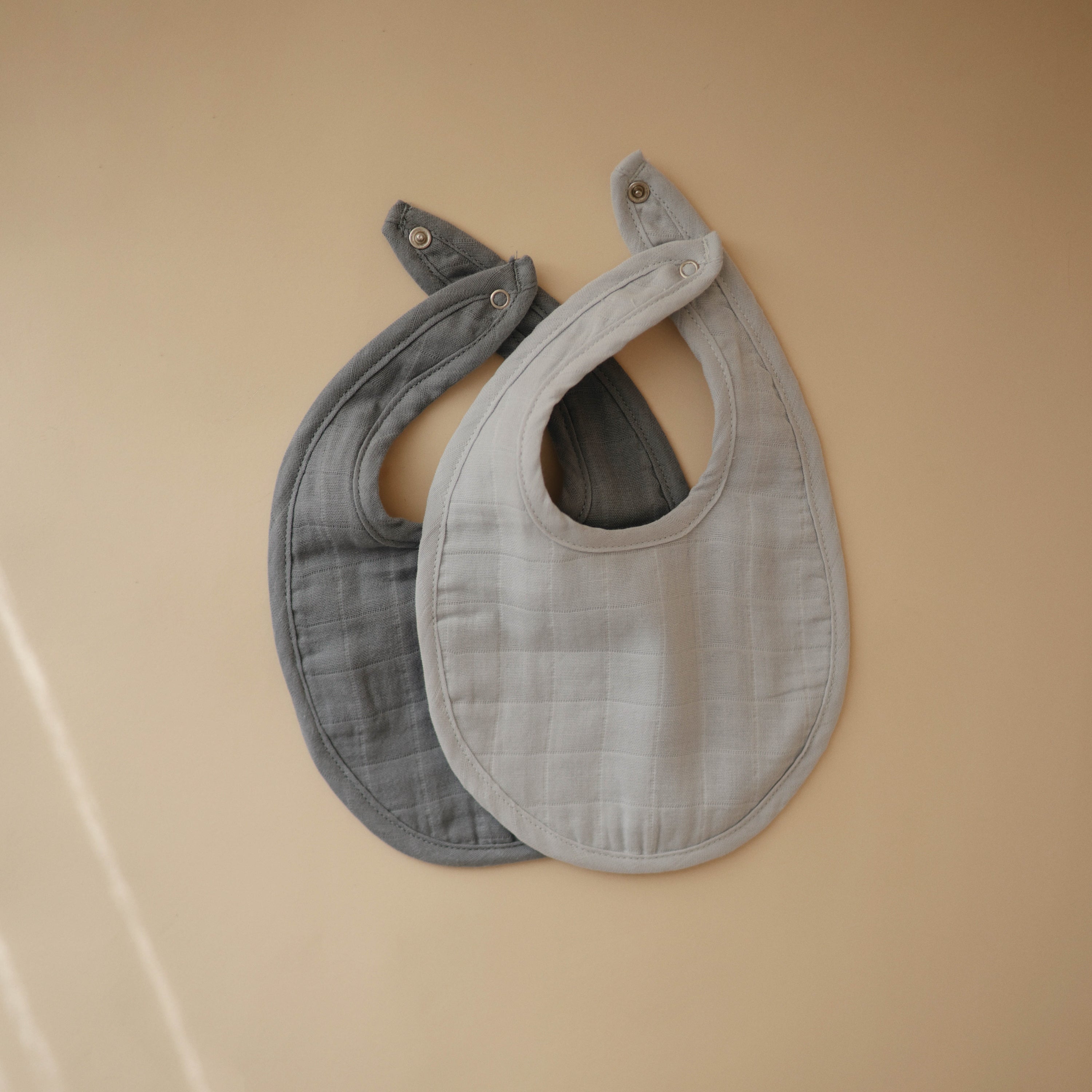 Mushie Muslin Bib | Playroom Avenue