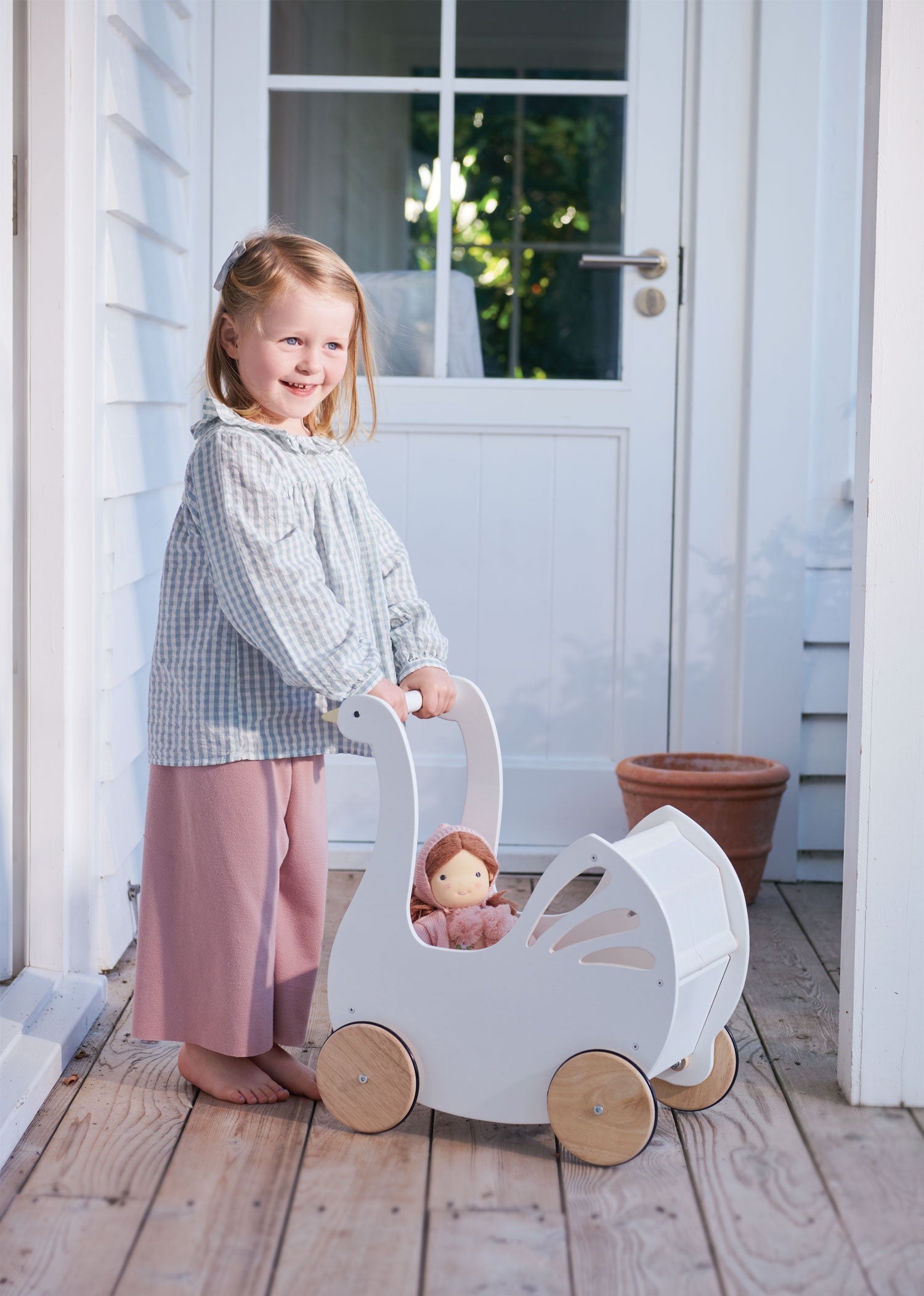 Tender Leaf Sweet Swan Pram | Playroom Avenue