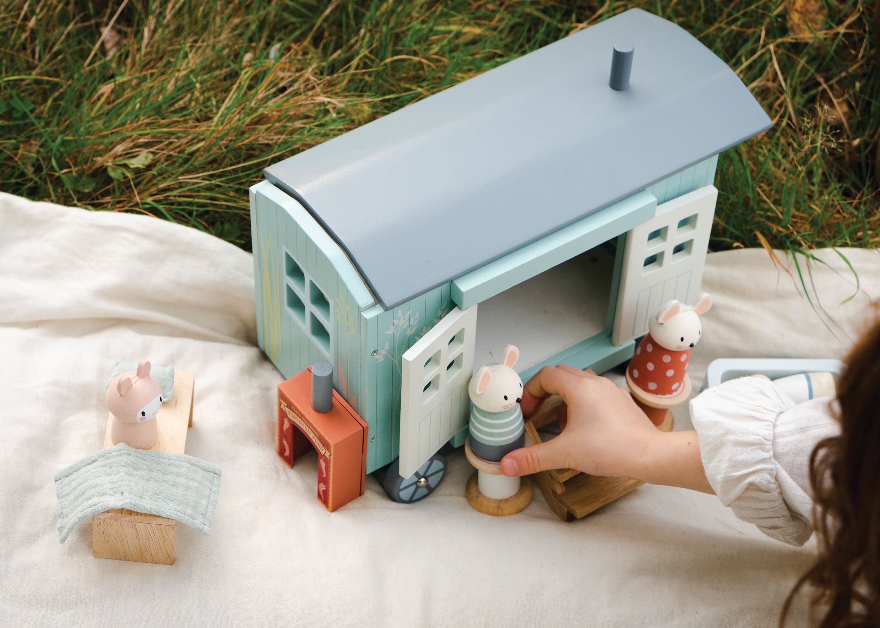Tender Leaf Secret Meadow Shepherd’s Hut | Playroom Avenue