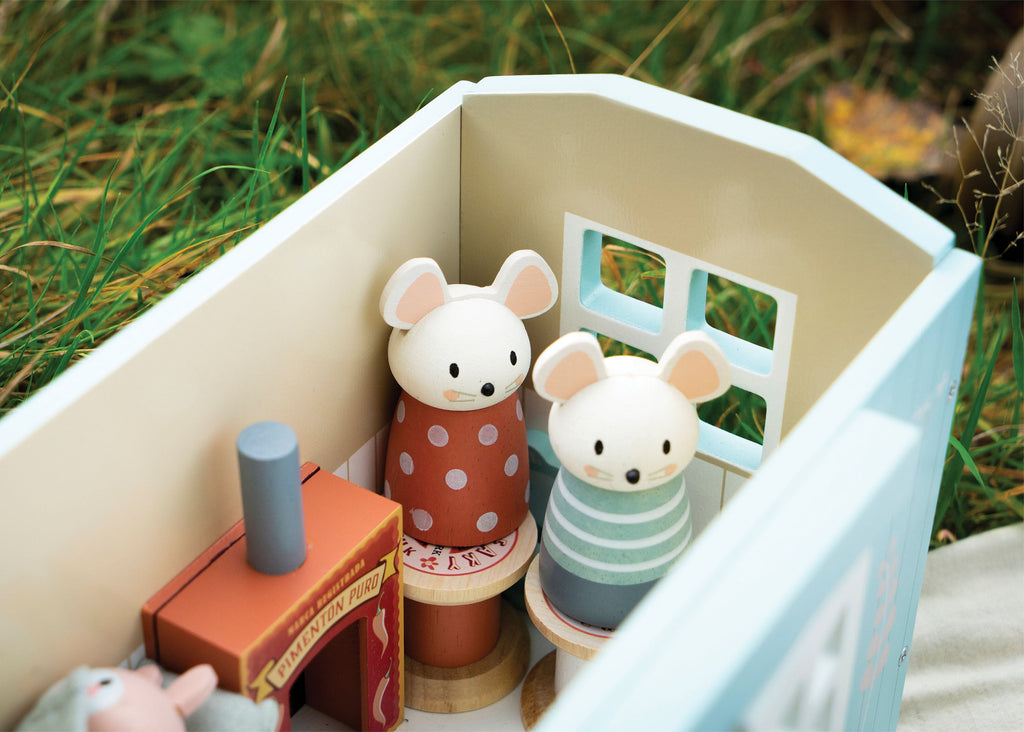 Tender Leaf Secret Meadow Shepherd’s Hut | Playroom Avenue