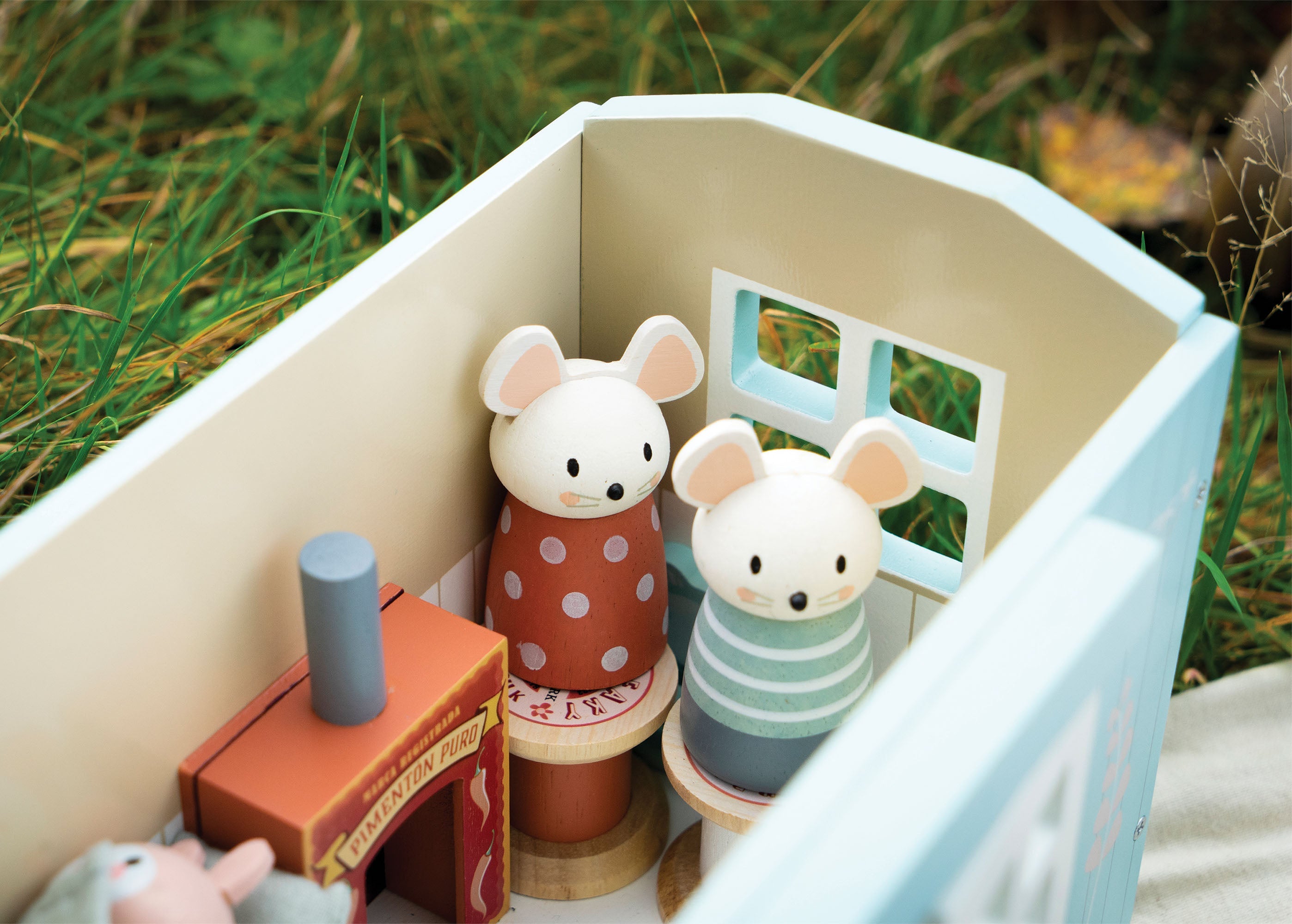 Tender Leaf Secret Meadow Shepherd’s Hut | Playroom Avenue