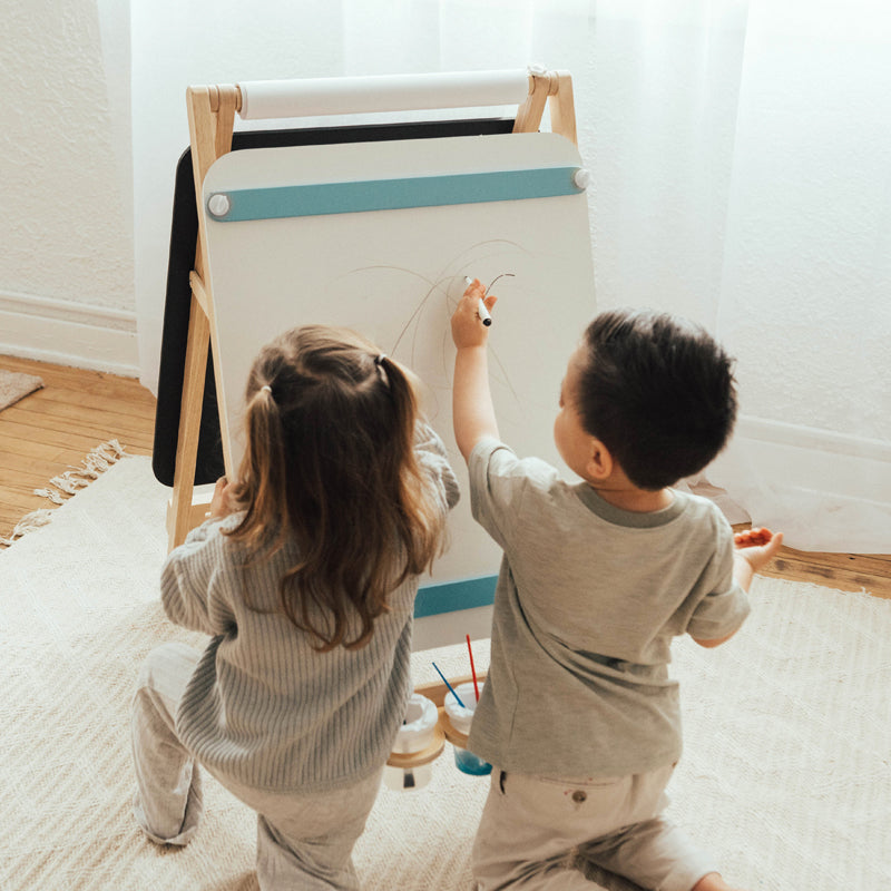 Wonder & Wise Easel Does It